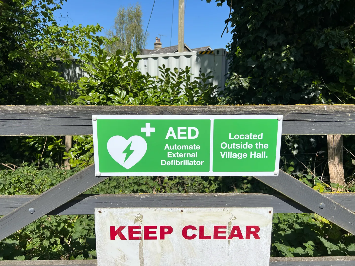 aed-defibrillator-direction-sign-lydden-village-hall-kent